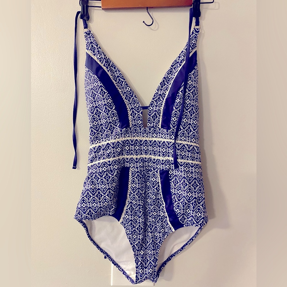Leilani brand one-piece swimsuit. Retro navy/white. Lined for support.